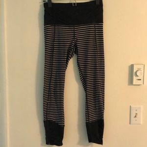 Black & White Stripe Runday Crop Parallel Leggings